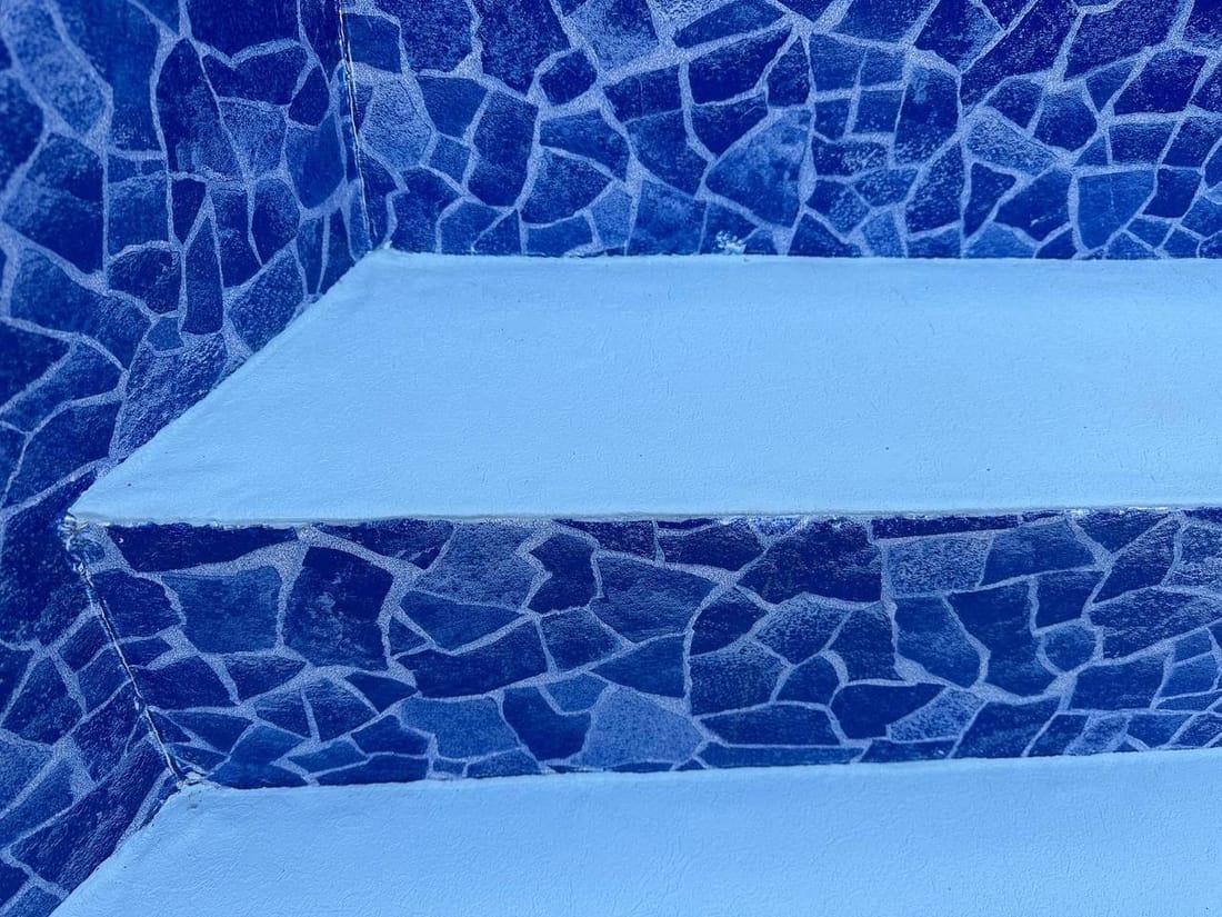 Steps formed in blue mosaic membrane