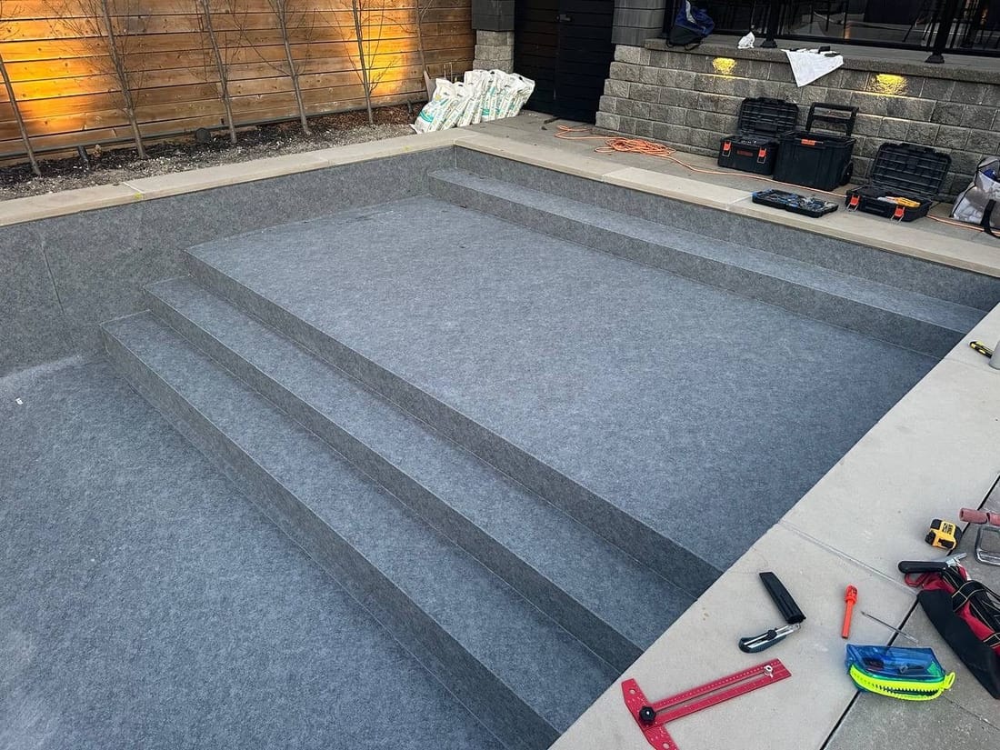 Steps in stone-pattern membrane, the tools beside