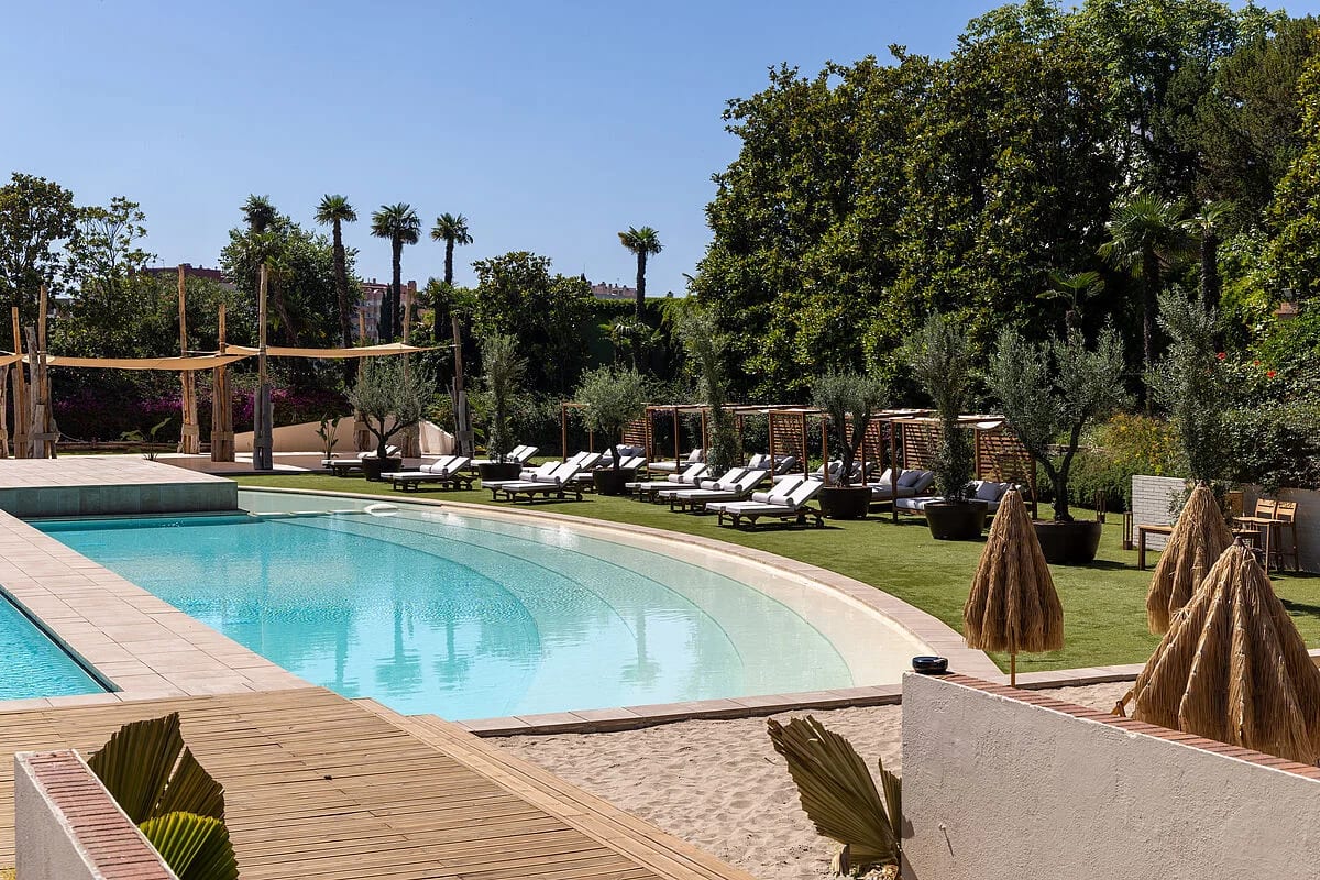 RENOLIT Relief Sand — commercial pool